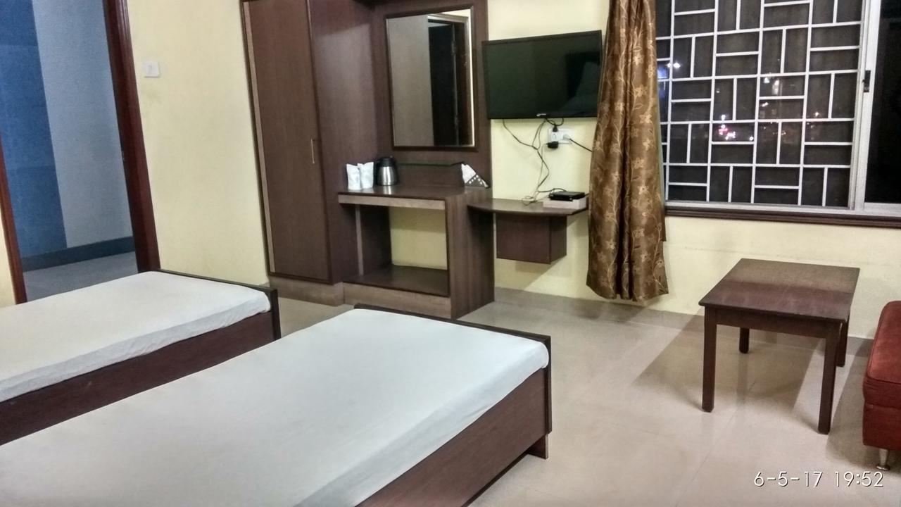 Hotel Varsa Dibrugarh Esterno foto