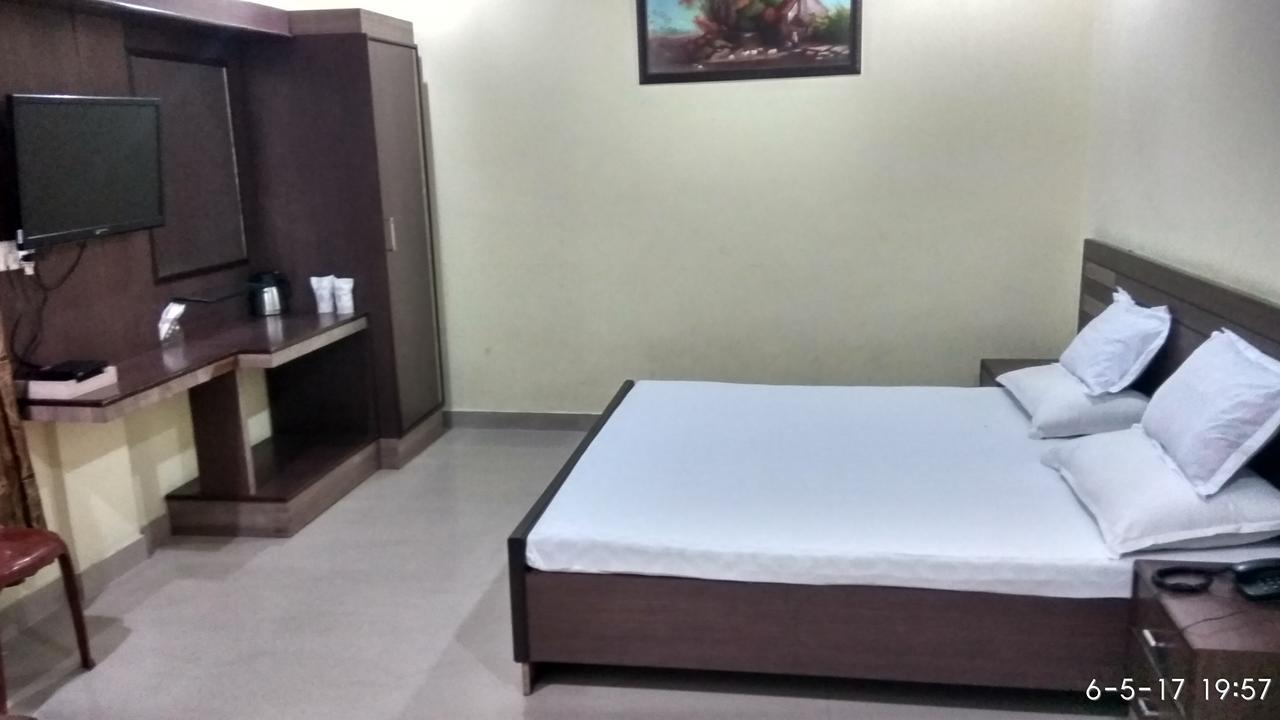 Hotel Varsa Dibrugarh Esterno foto