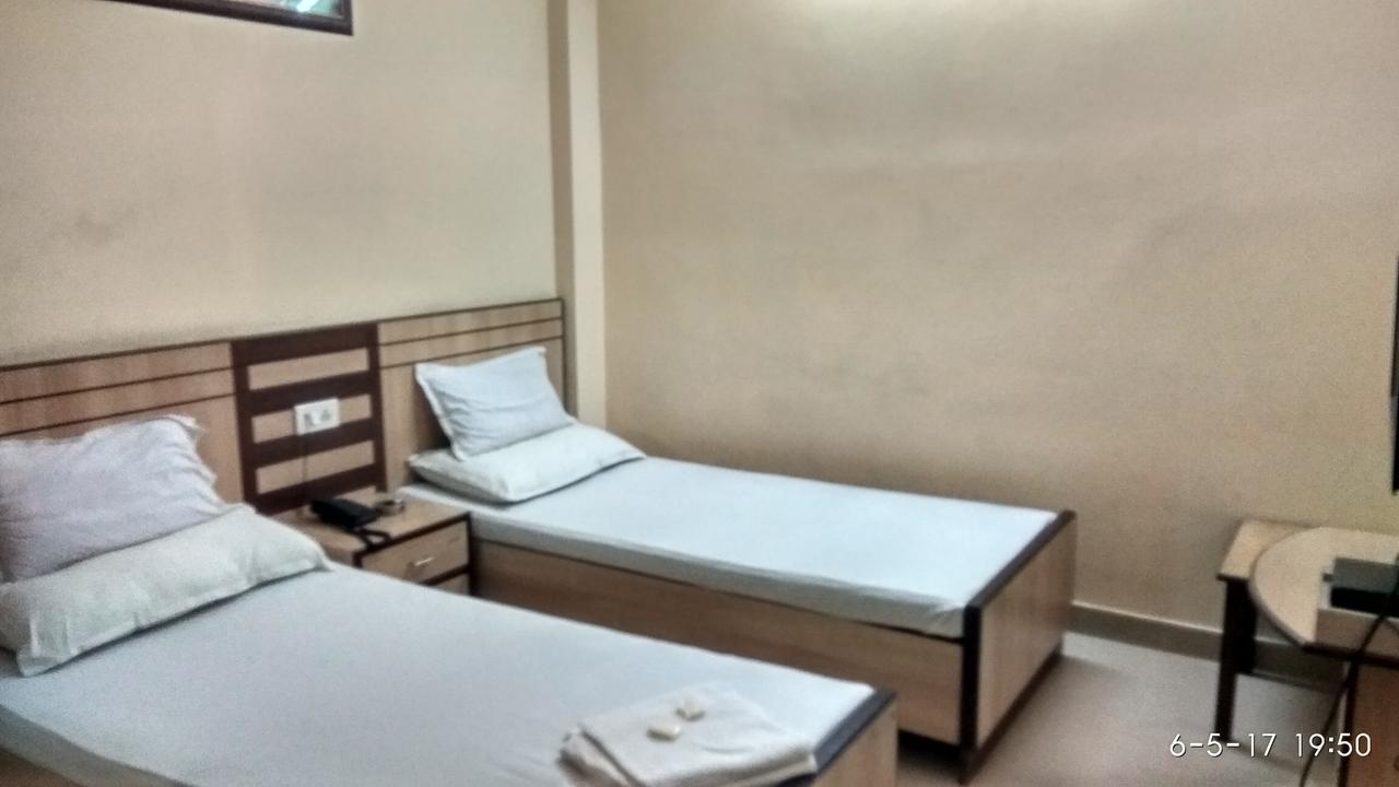 Hotel Varsa Dibrugarh Esterno foto