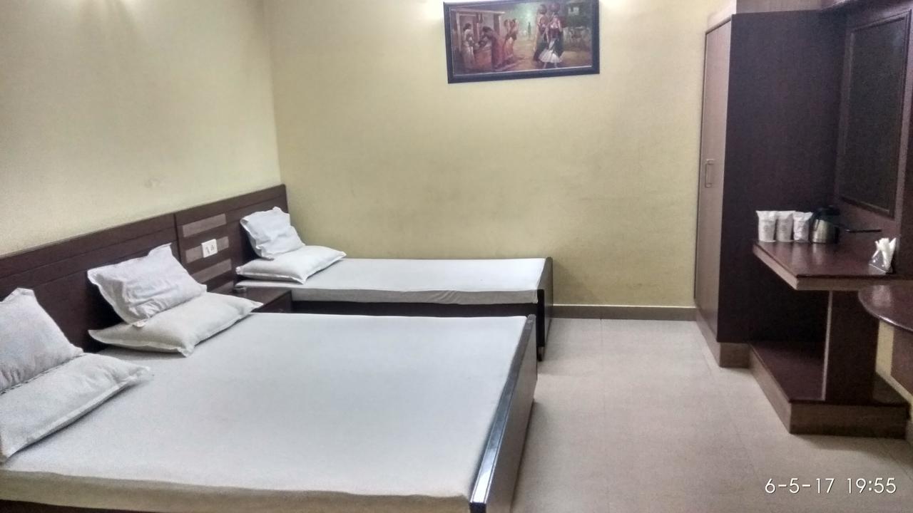 Hotel Varsa Dibrugarh Esterno foto