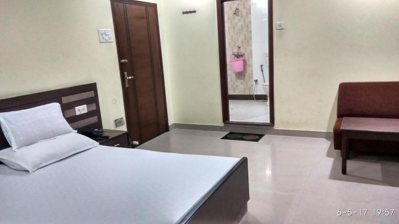 Hotel Varsa Dibrugarh Esterno foto