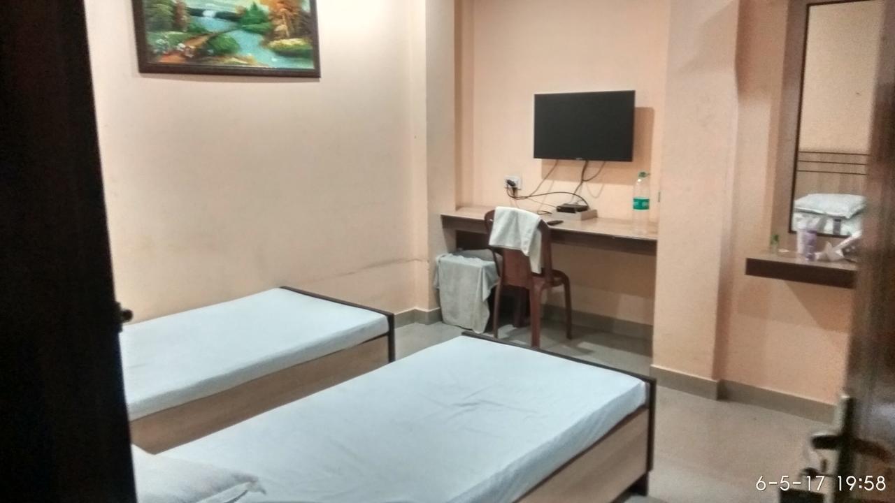 Hotel Varsa Dibrugarh Esterno foto