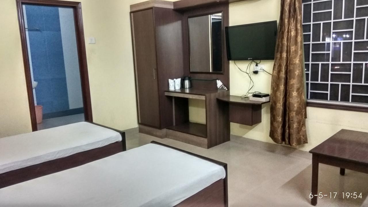 Hotel Varsa Dibrugarh Esterno foto