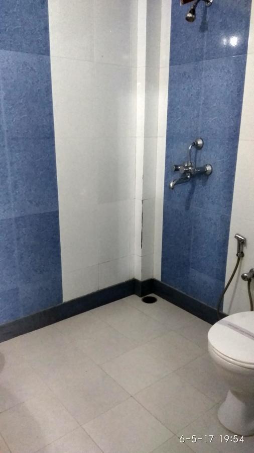 Hotel Varsa Dibrugarh Esterno foto