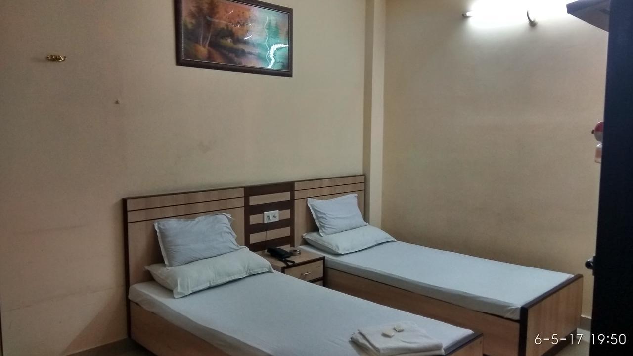 Hotel Varsa Dibrugarh Esterno foto